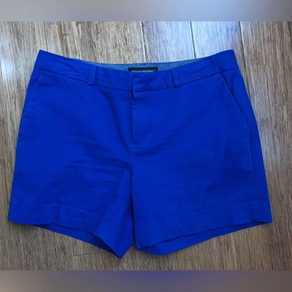 Womens Banana Republic 4 Inseam, Royal Blue Shorts, Size 2. 1357 - Picture 3 of 4